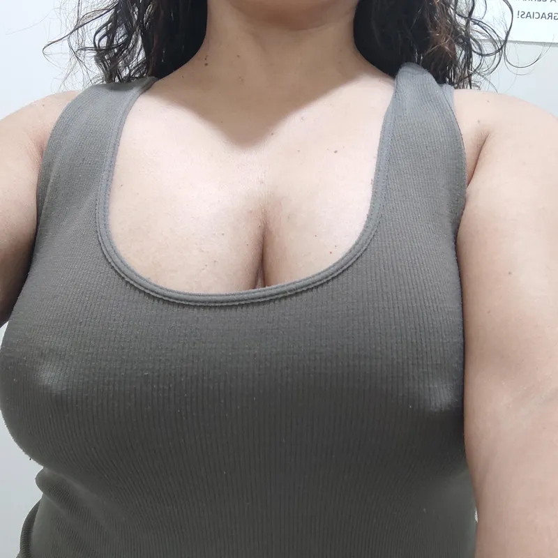 Thumbnail Elaryxa Feels Your Eyes All Over: Braless