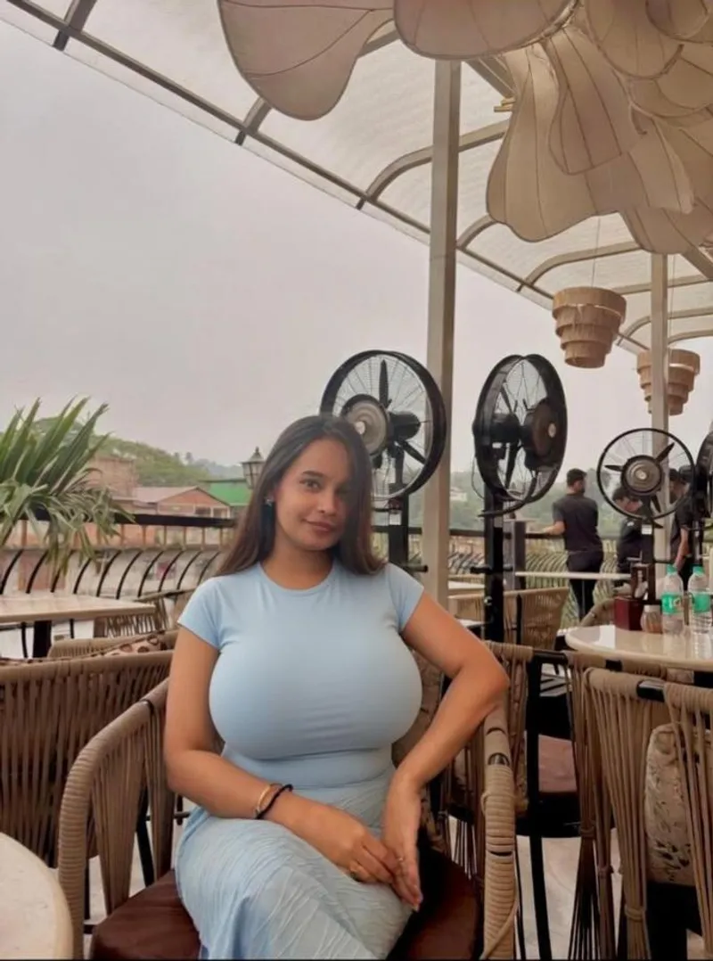 Thumbnail Embracing the Allure of Busts in the 2busty2hide Scene