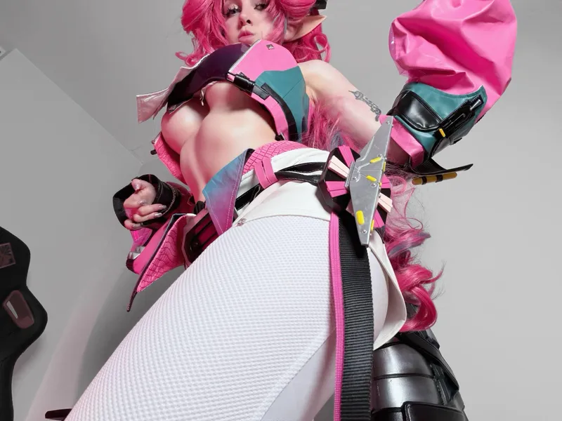 Thumbnail Yvonne Cosplay by Hioshicos: Dive into the Transformation