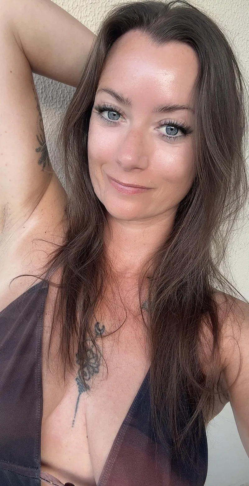 Thumbnail Sweet-Valuable-6565 Distracts with Mature Milf Vibes