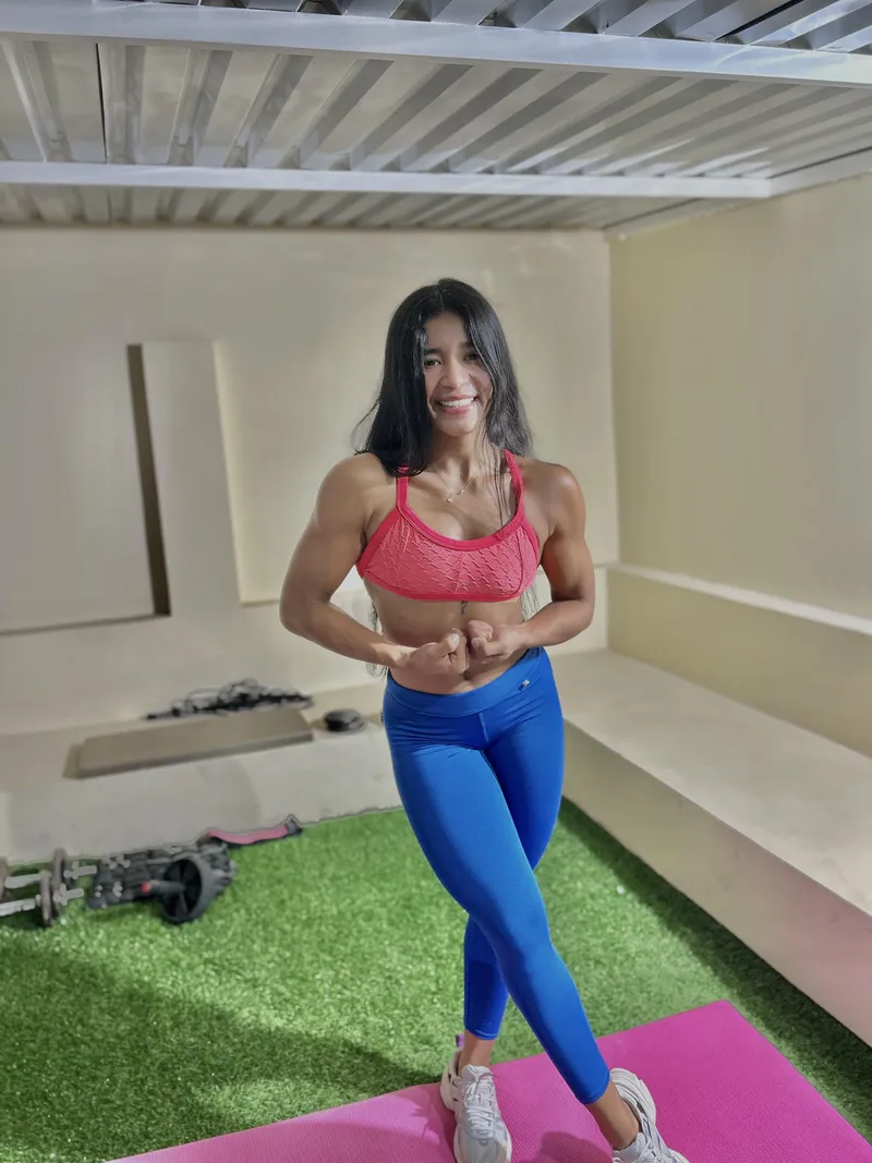 Thumbnail Admiring My Yogapants: A Dive into maggiemarina's World