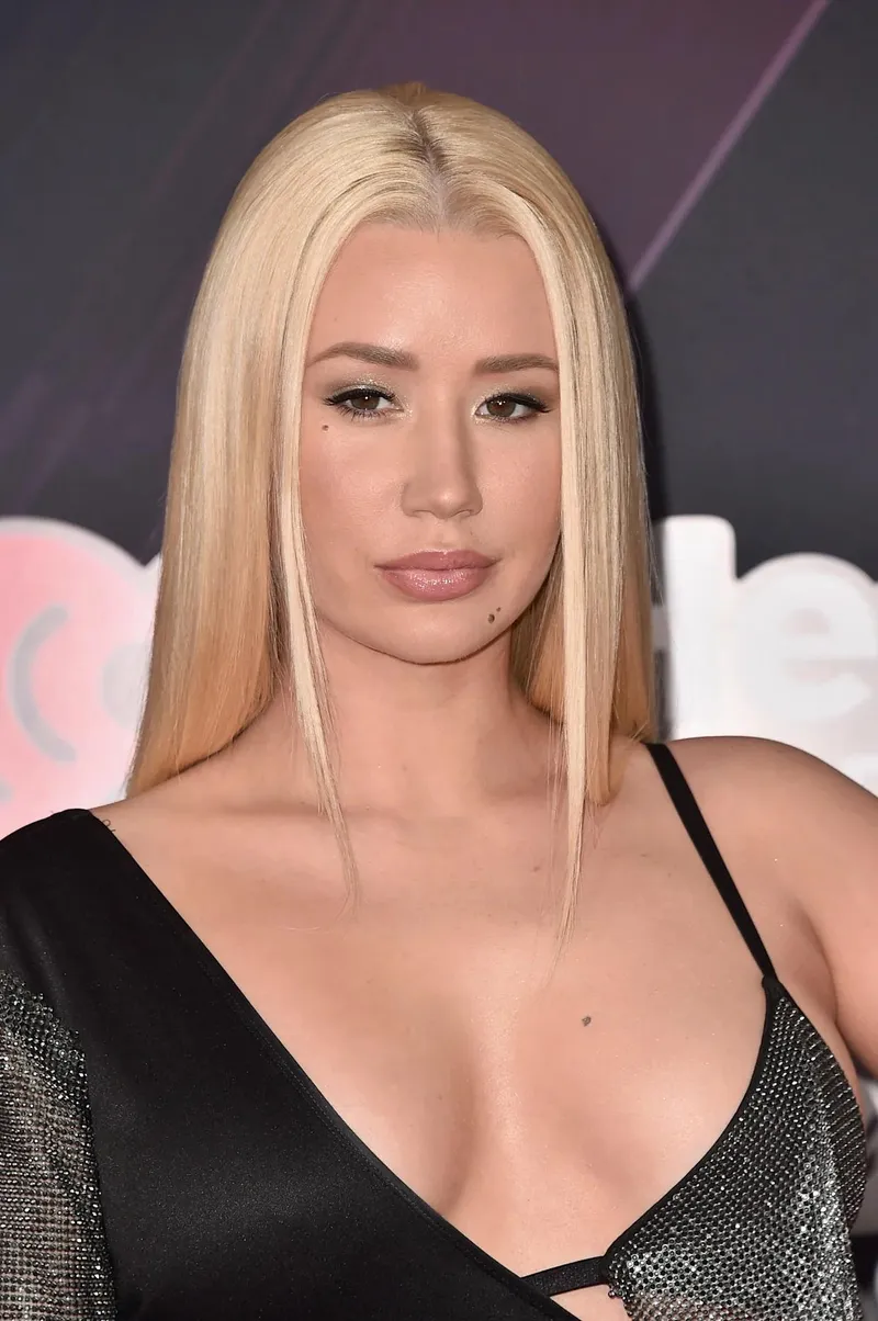 Thumbnail Queen of Rap: Iggy Azalea Captivates in HipHopGoneWild