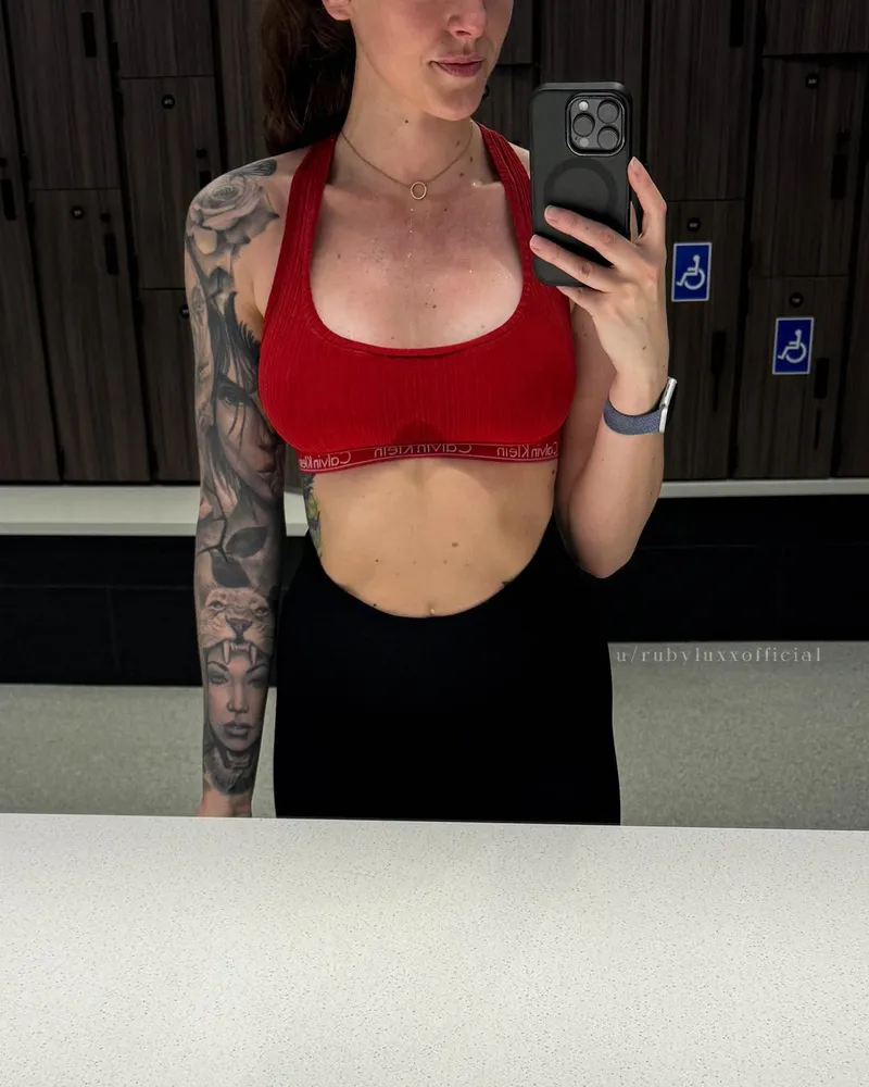 Thumbnail RubyLuxxOfficial Flaunts the Ultimate Gym Outfit | croptopgirls