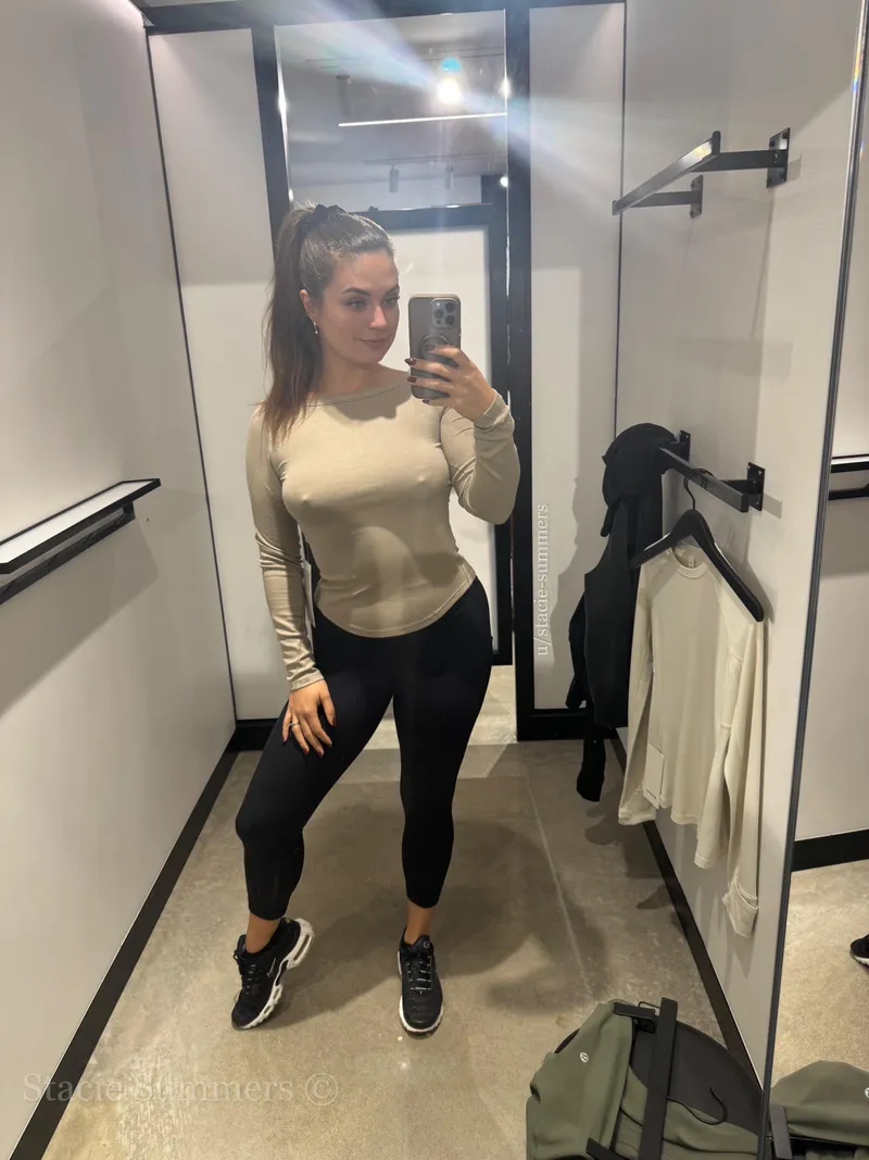 Thumbnail Stacie Summers' Candid Changing Room Pokies