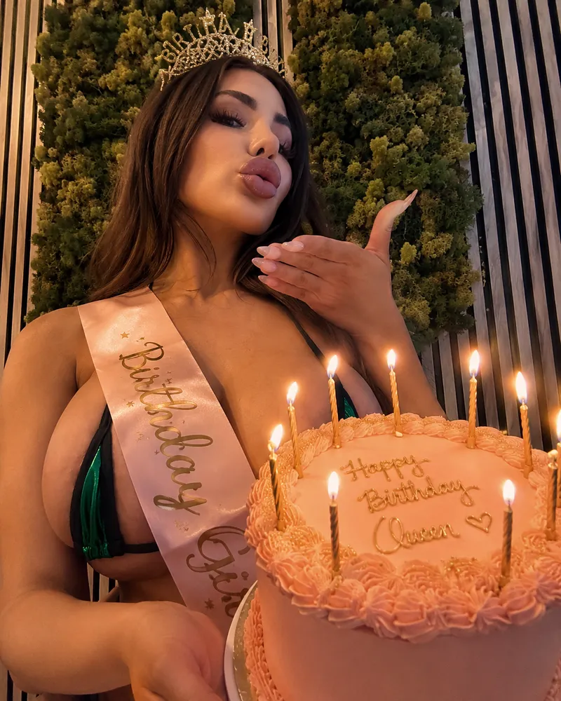 Thumbnail Indulge in Bimbo Fetish: A Creamy Delight - jazminziahx