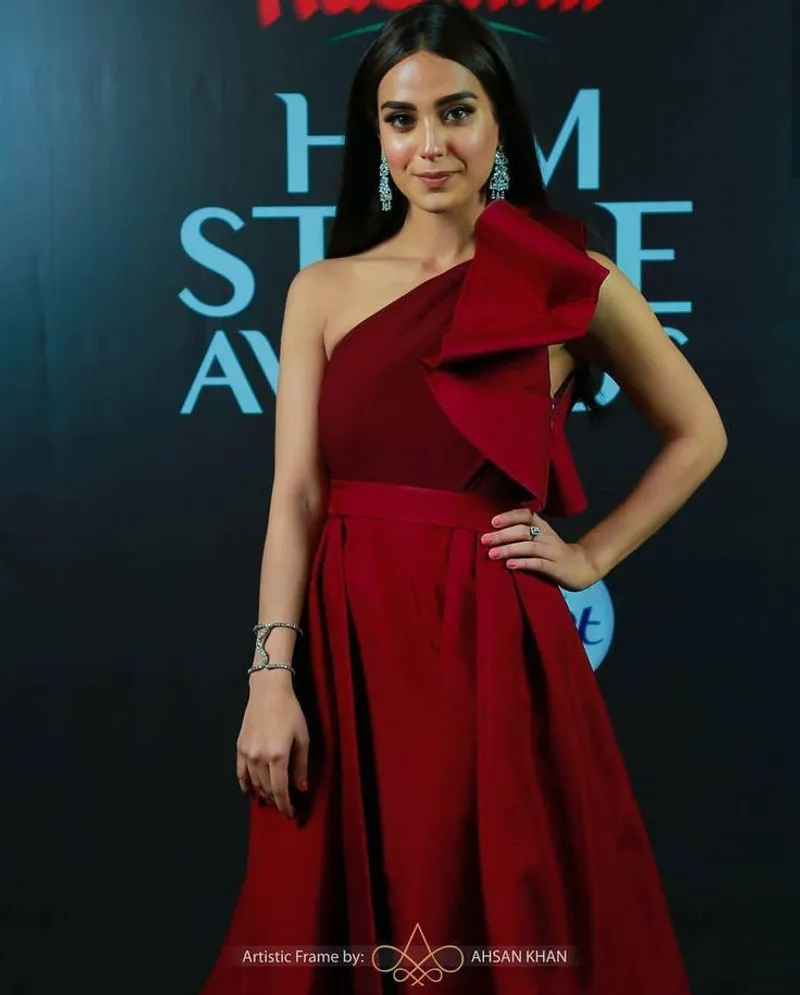 Thumbnail Pookienini Highlights Iqra Aziz: A Gorgeous Addition to PrettyGirls