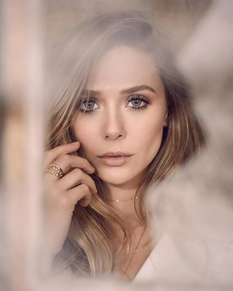 Thumbnail James007BondUK Showcases the Elegance of Elizabeth Olsen in PrettyGirls