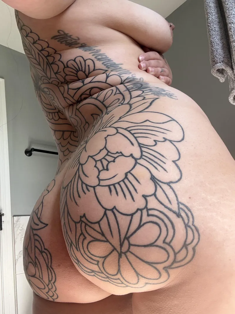 Thumbnail WifeOnHerKnees Invites You for a Playful Time