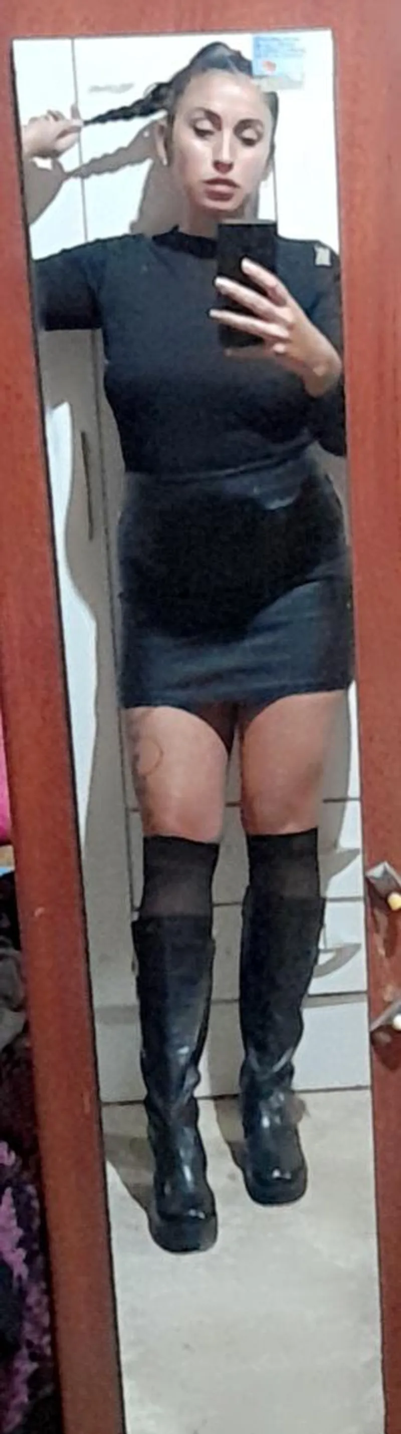 Thumbnail Take a Stroll Through Mirror Selfie Moments with itsvioletrayx