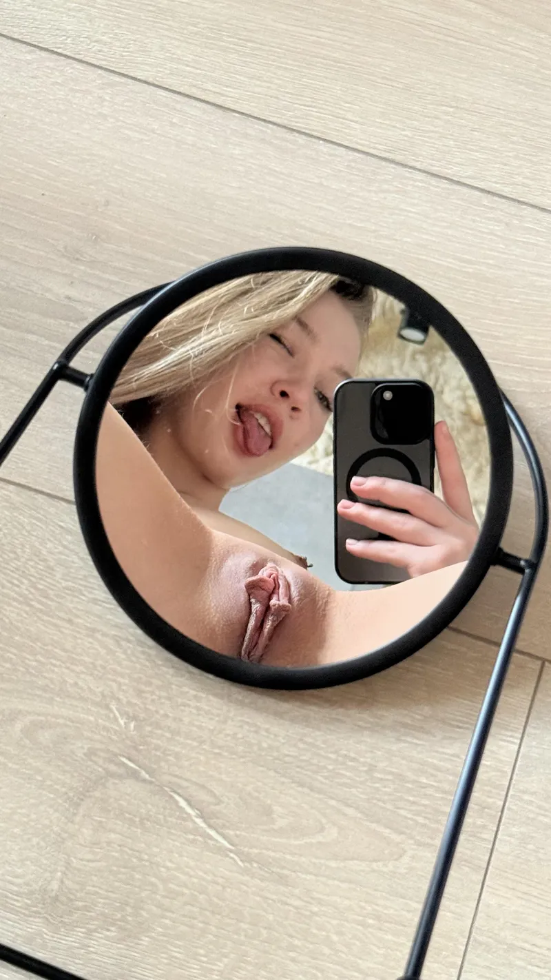 Thumbnail Harnexa's Revelation: Tiny Waist Due to Flattened Pillow on Chest in Blonde