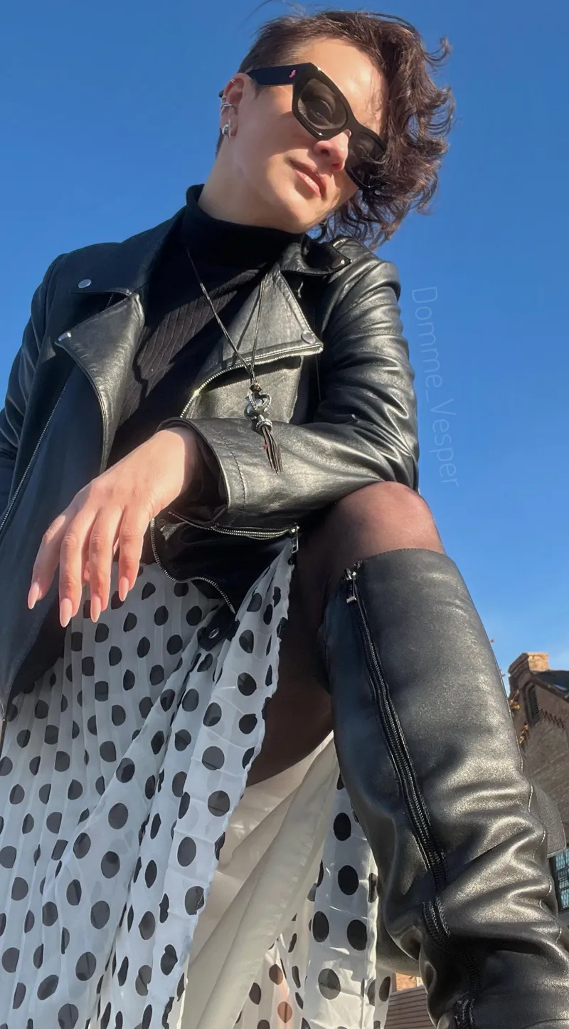 Thumbnail Domme_vesper_ Asks: The View Is Better When You're On Your Knees