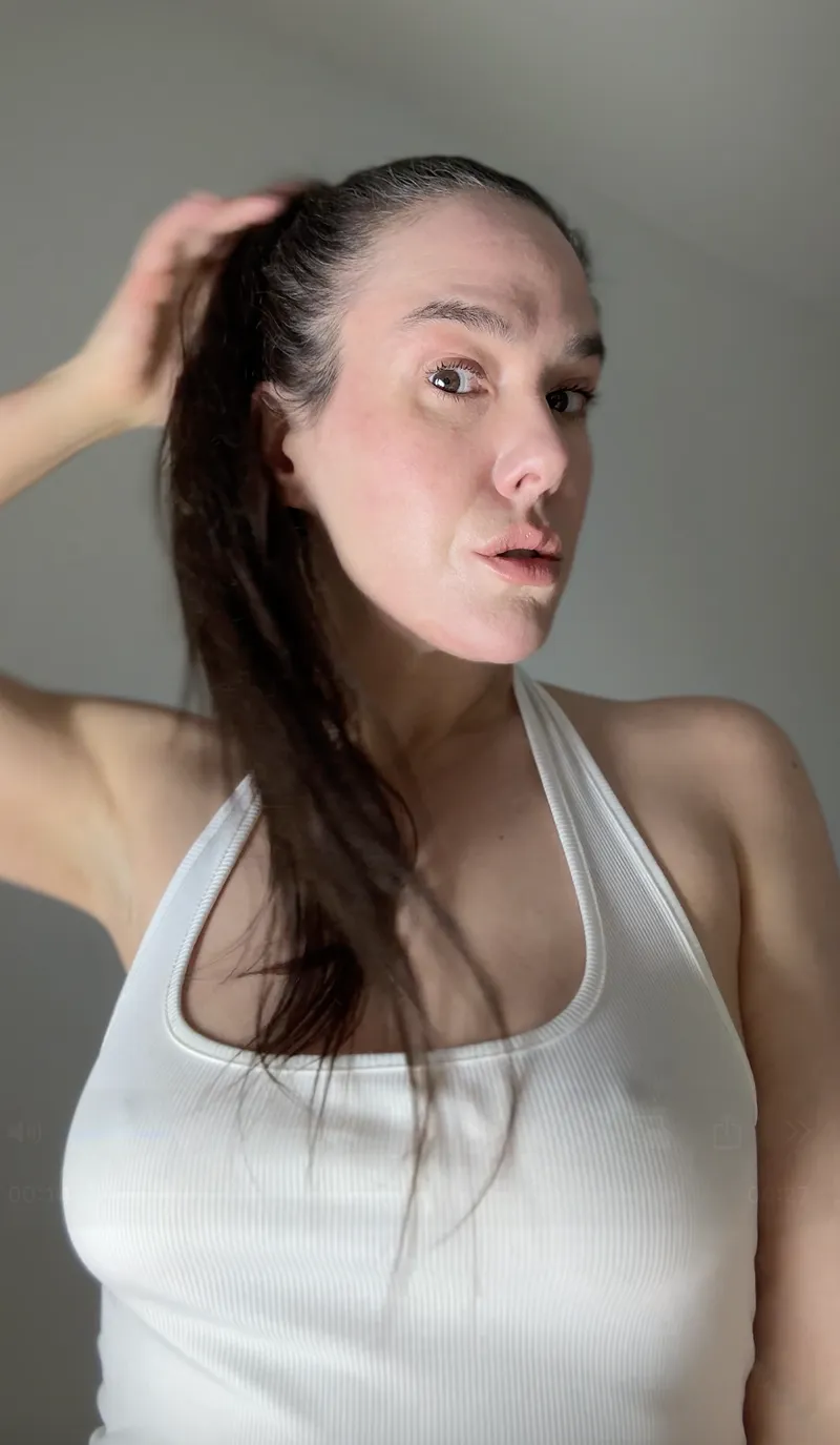 Thumbnail Embrace Natural Beauty: No Shame in Ponytails