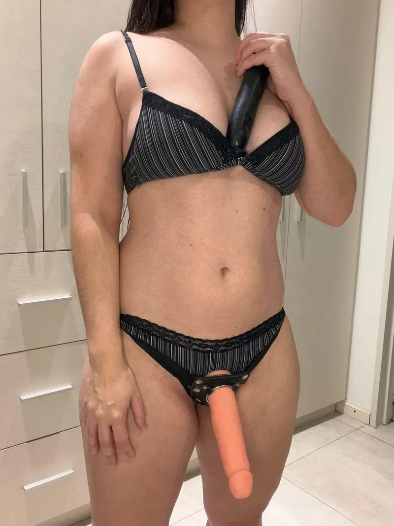 Thumbnail Daily Pegging: Adventures of rebecalatina22 in girlswearingstrapons