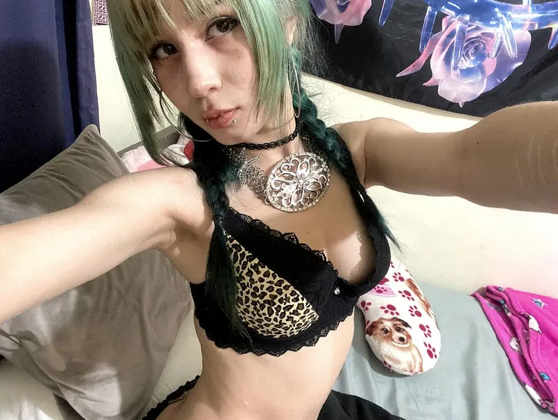 Thumbnail croptopgirls: How am I Looking in this Top? - back4more311 Asks for Your Opinion