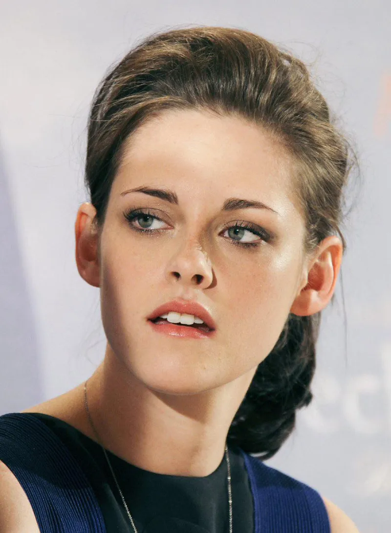 Thumbnail silly_Emu47 Captures the Timeless Beauty of Kristen Stewart