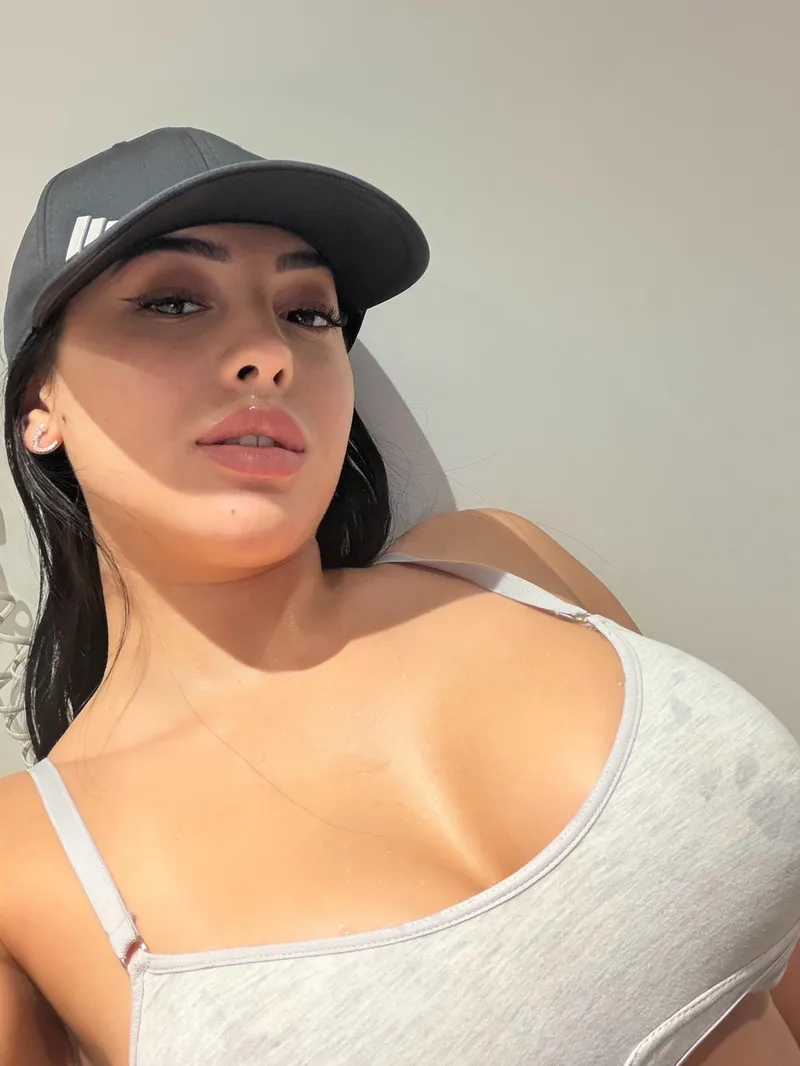 Thumbnail Post-Workout Hugs: UnicornDeew's Cozy Moments in SweatyGirls