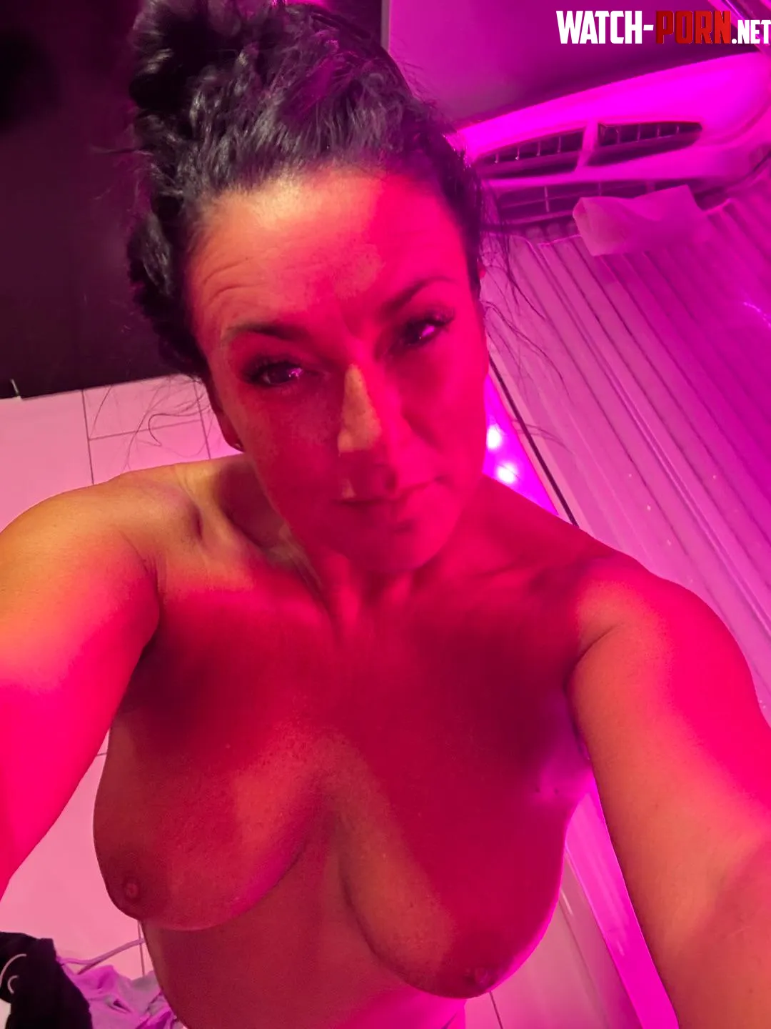 Sunbed milfie by taylordell1234