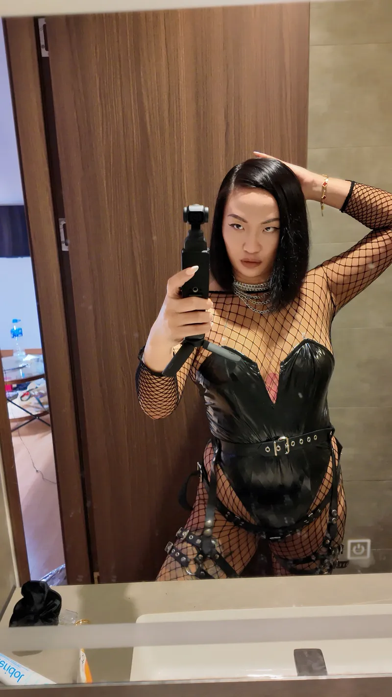 Thumbnail ZealousidealLine98's Mirror View Seduction | fetish Category