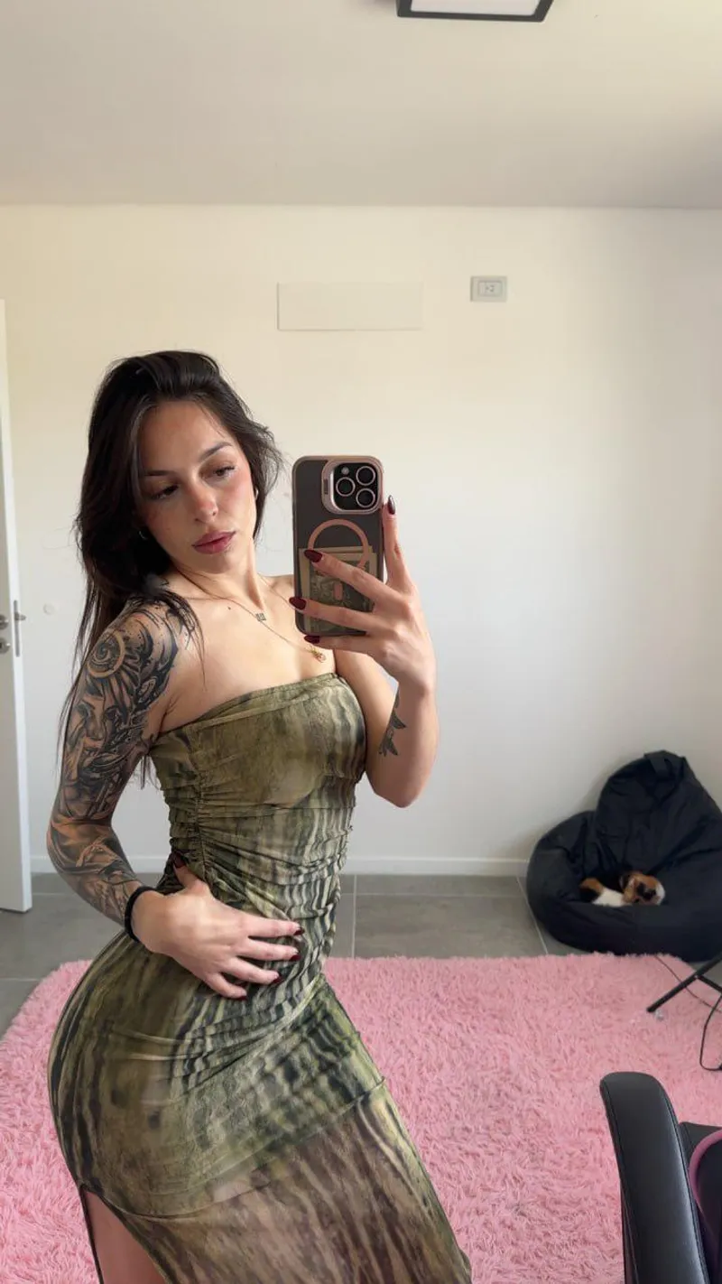 Thumbnail Too Tight for This Dress - Styling Tips for Tight Dresses by vanillaknicklet