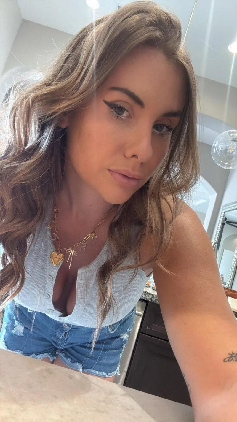 Thumbnail Mom Outfit Memoirs: HoneyBee230xx's Casual Cleavage| Cleavage Category