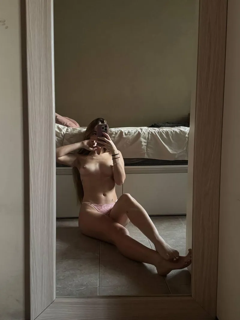 Thumbnail Bold Selfies: Reflections on the Boldest by BrightStarlet | MirrorSelfie