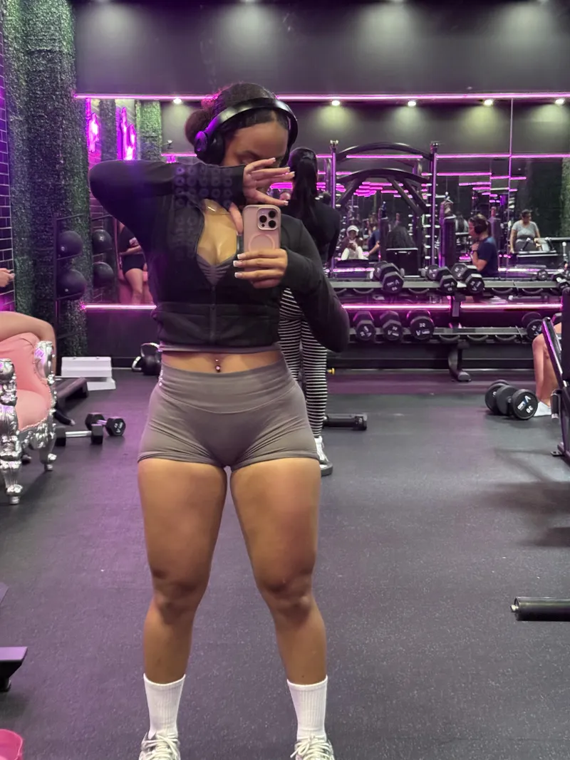 Thumbnail Single Leg Exercises with 35lb Dumbbells: Lovexalicia's ThickFit Journey