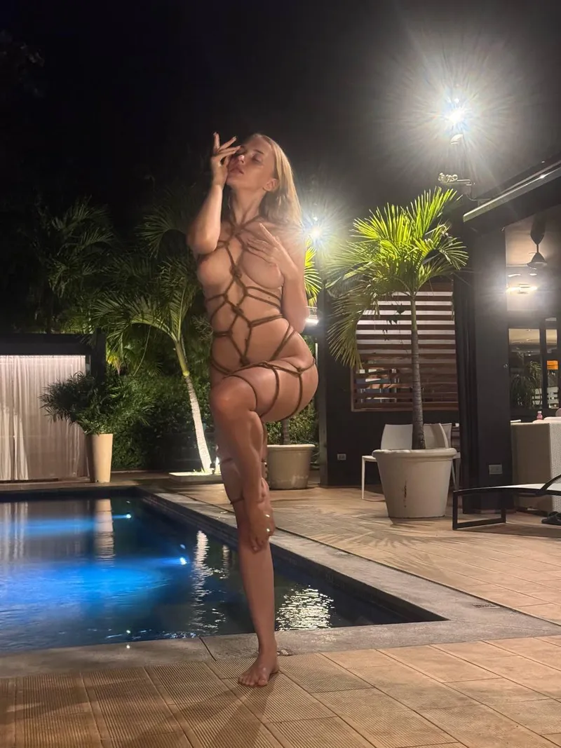 Thumbnail Cloaked Secrets at Dinner with odrimiasa | fetish Category