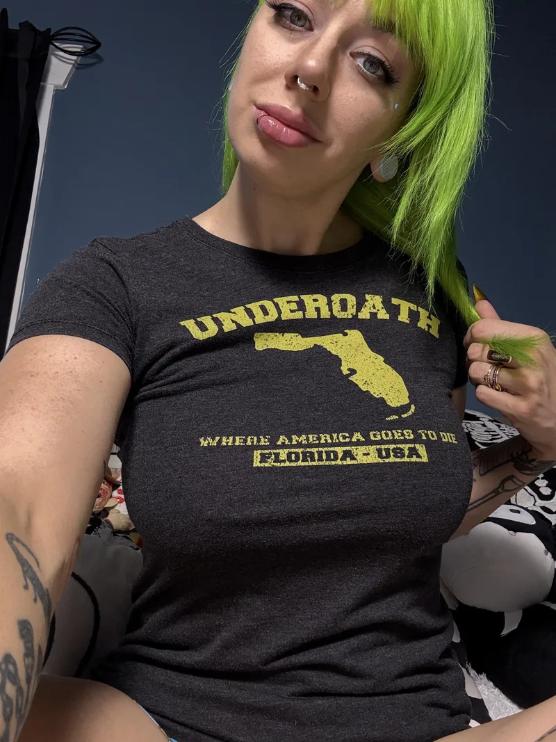 Thumbnail Shirt Love in 2busty2hide | Kiefy-McReefer