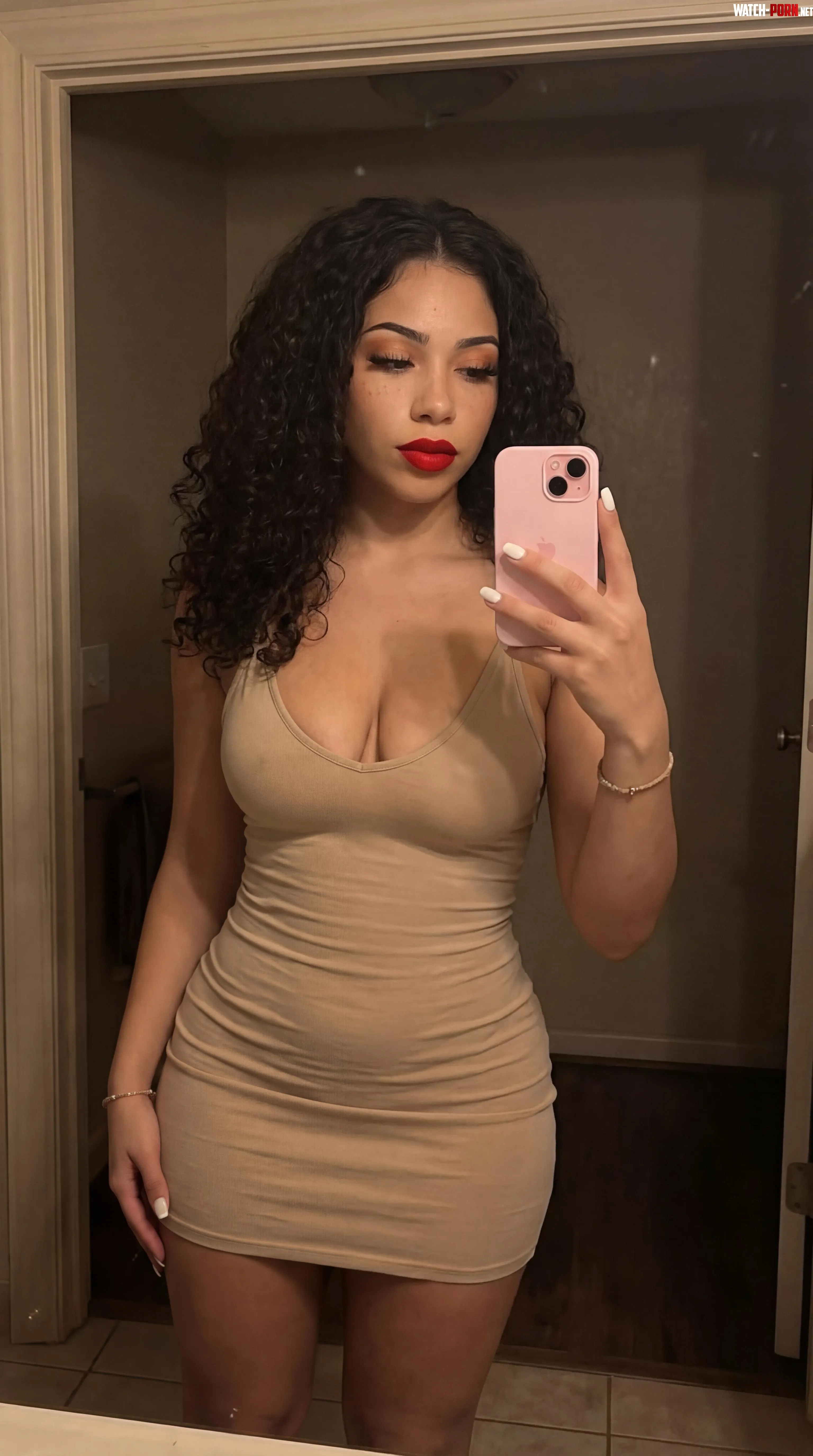 What would u do if i show up on the first date like this? by AdSingle3