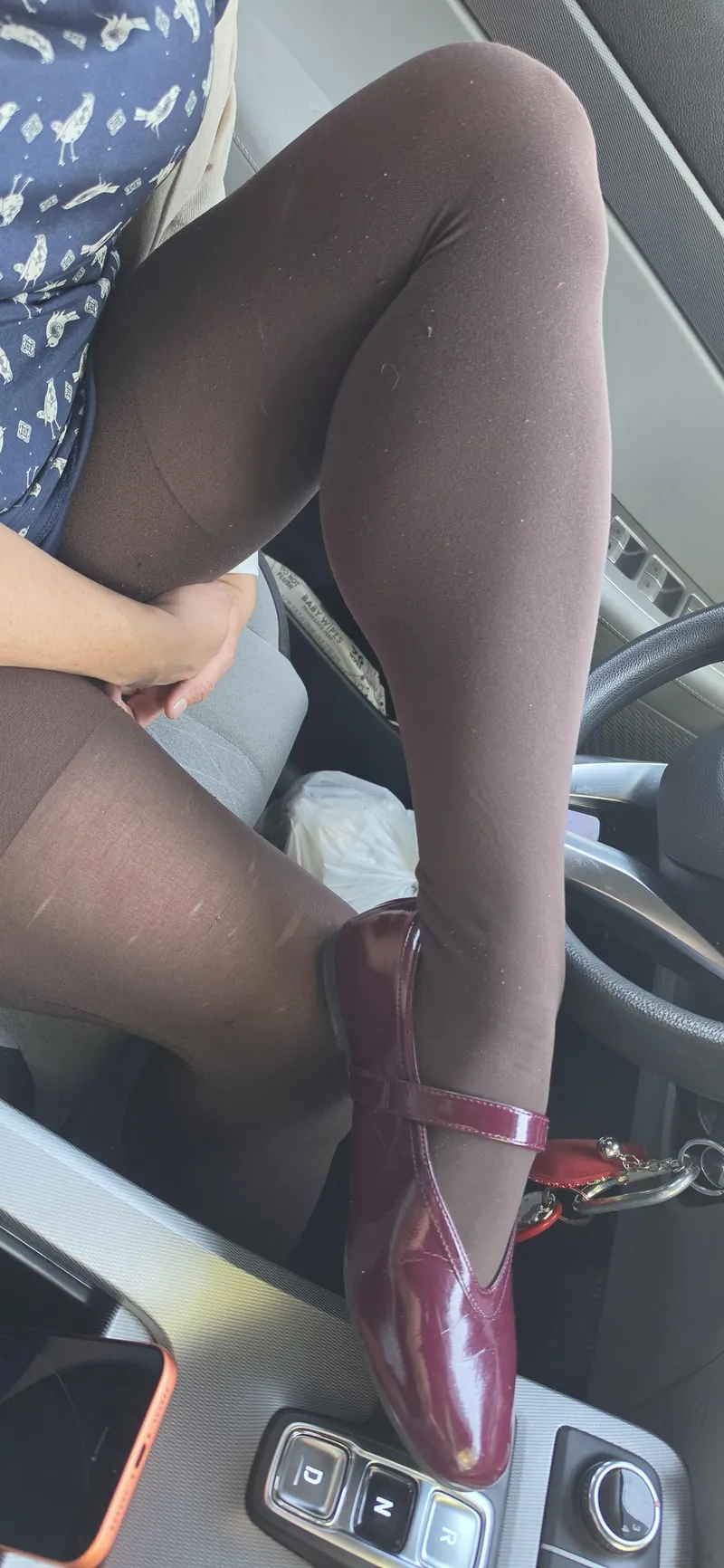 Thumbnail GF in Work Outfit: Elegant Leg Display | Author: EsteGuy