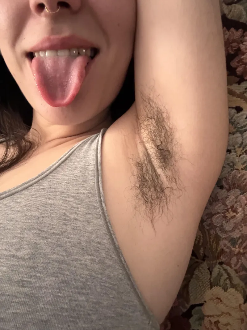Thumbnail Sensual Pheromones and Hairy Armpits: tattoromi's Revealing Experience