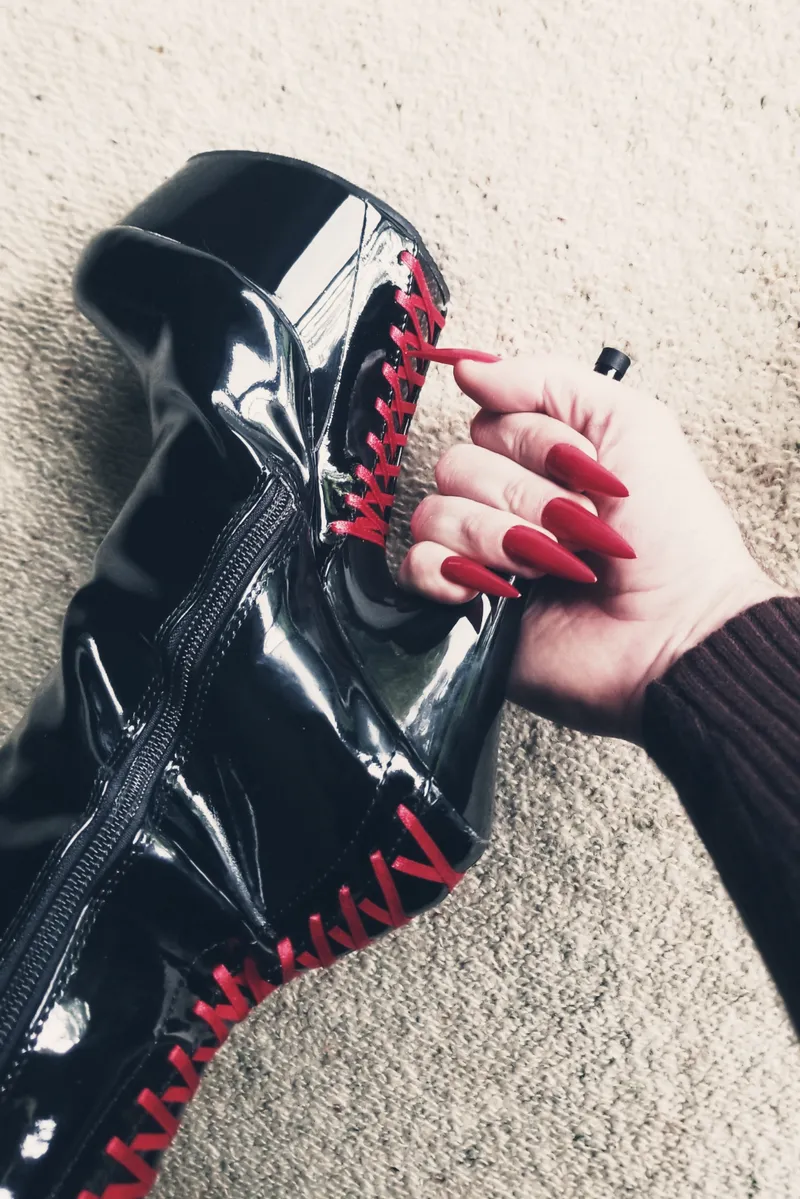 Thumbnail Jaz_ts Showcases the Glamour of Red Stilettos | nailFetish