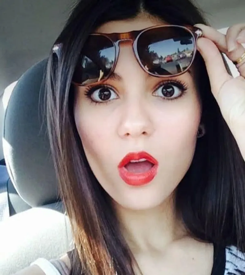Thumbnail Victoria Justice by Nadeniss in PrettyGirls Category