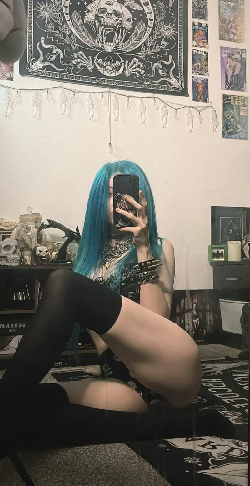 Thumbnail Are You Scene GF Material? The Ultimate Question | LivingDeadGothh