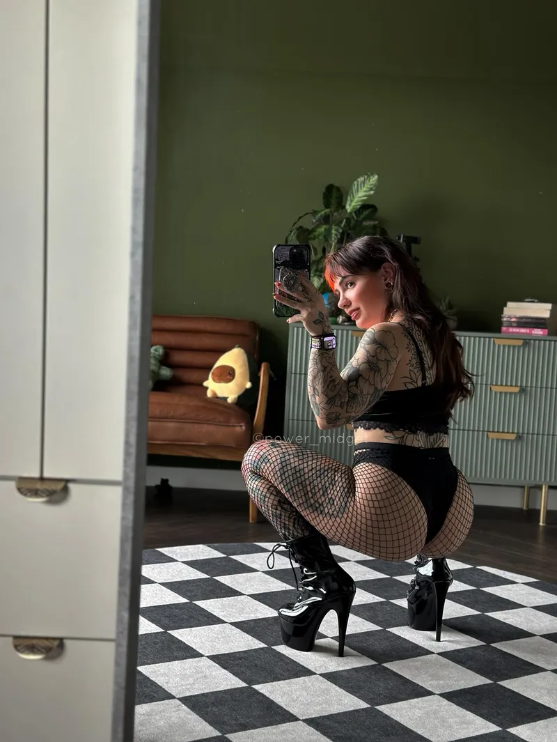 Thumbnail power_midget: Boots and Fishnets, a Perfect Match in Mirror Selfies | MirrorSelfie Category