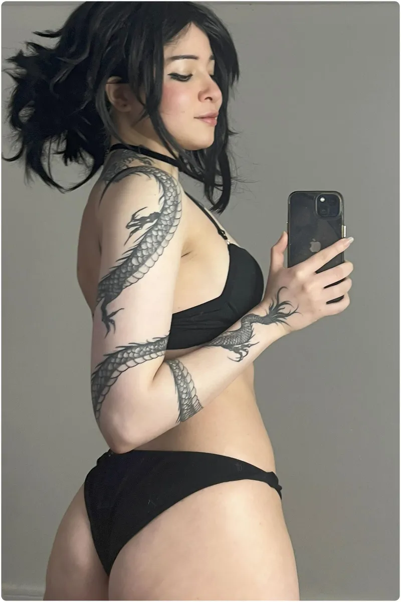 Thumbnail StarSthormy's Mesmerizing Transformation: Ashley Graves Cosplay