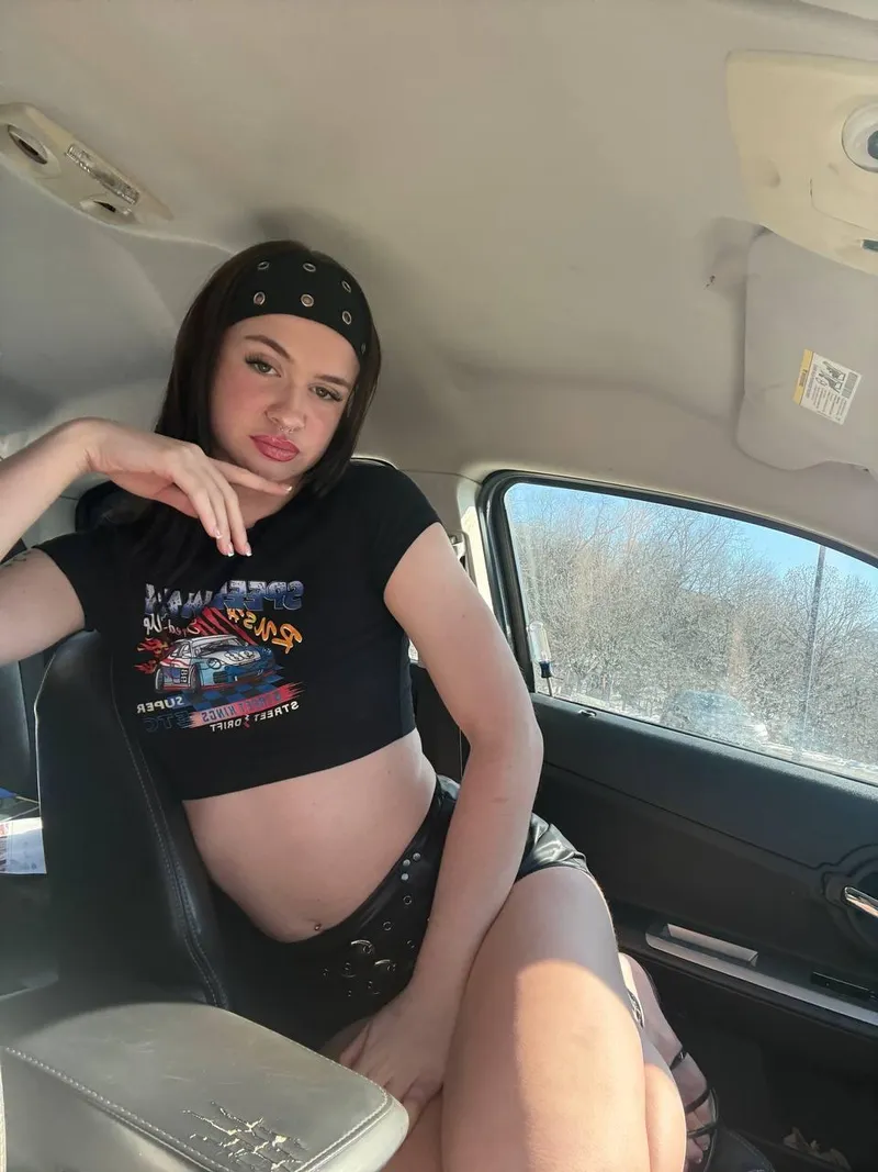 Thumbnail Naughty in a Croptop: Unveiling ValerieOnly's Style Secrets in croptopgirls