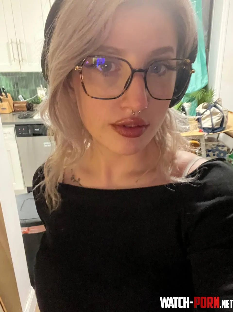 love this glasses on me by SlayBabesx