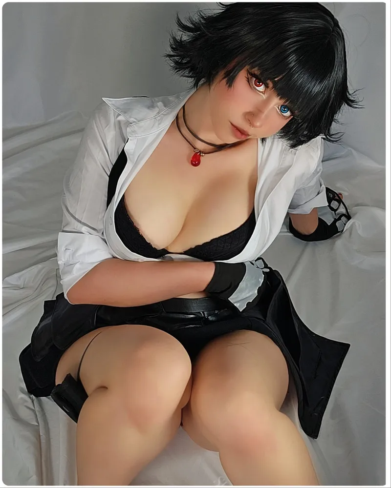 Thumbnail Shiro_konekochan Unleashes Lady Cosplay Magic in a Dazzling Display