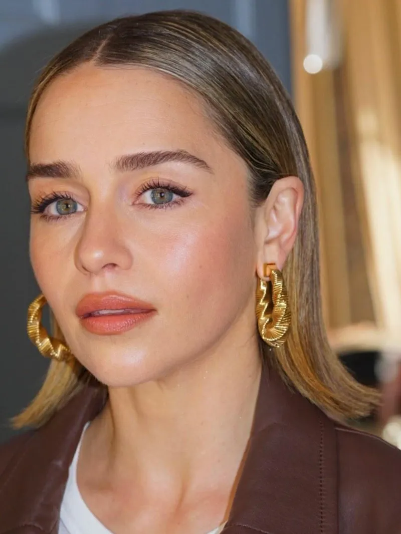 Thumbnail Embracing Elegance: Discovering the Allure of Emilia Clarke | BillyDaBrute