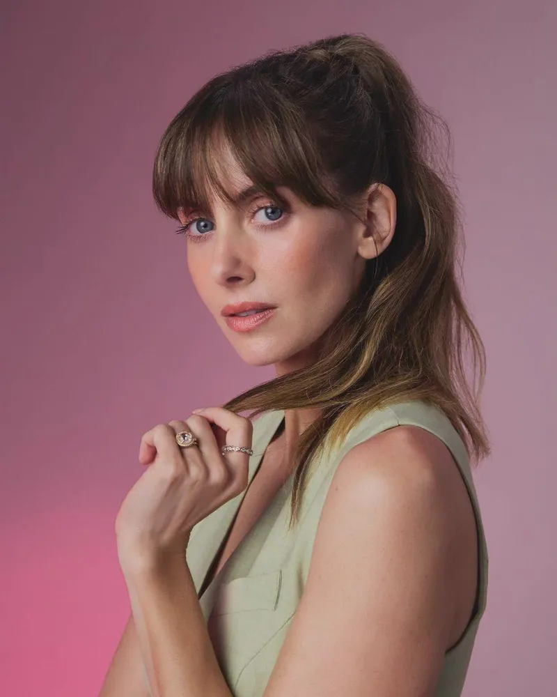 Thumbnail LolthCat2187 Celebrates Alison Brie's Beauty in PrettyGirls Collection