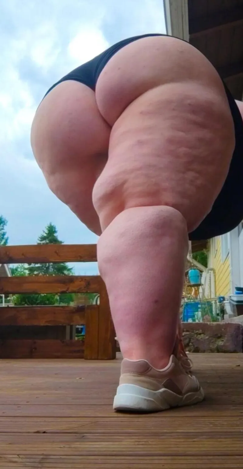 Thumbnail Seductively Bending Down: SSBBW Fantasy - Unhappy-Ad-6792