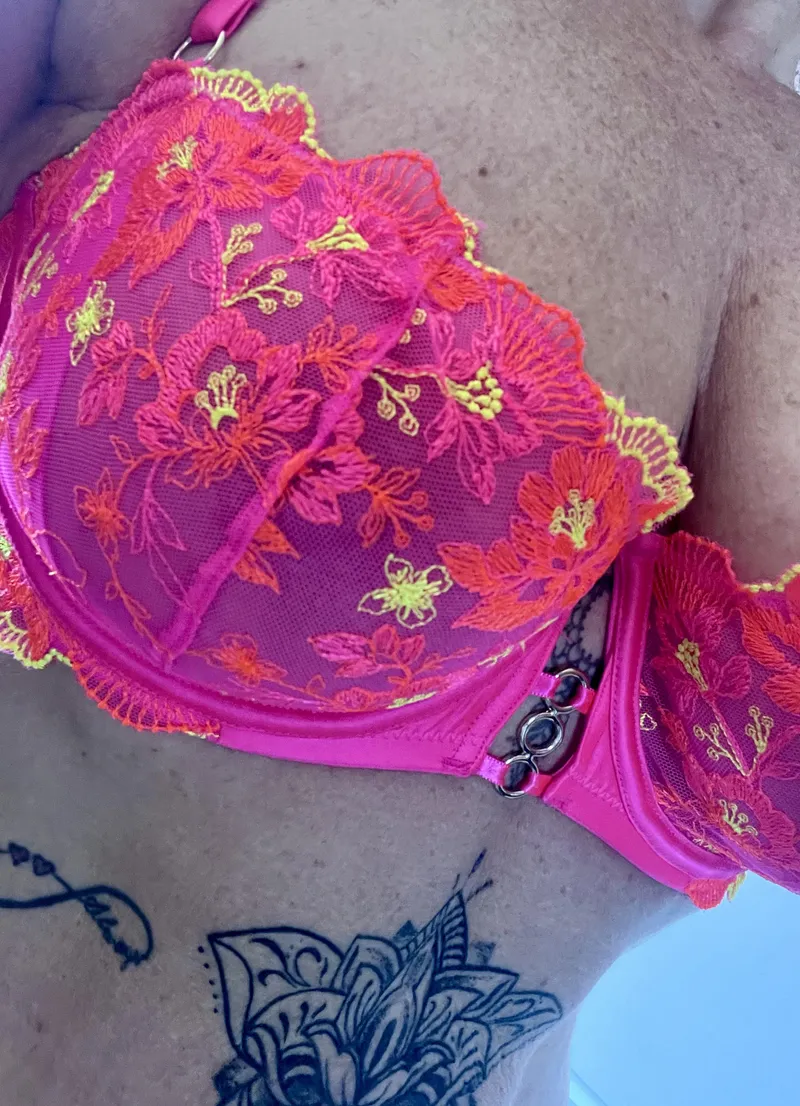 Thumbnail Let's Get Closer | AmyGoddess32's OnlyFansChicks Adventure