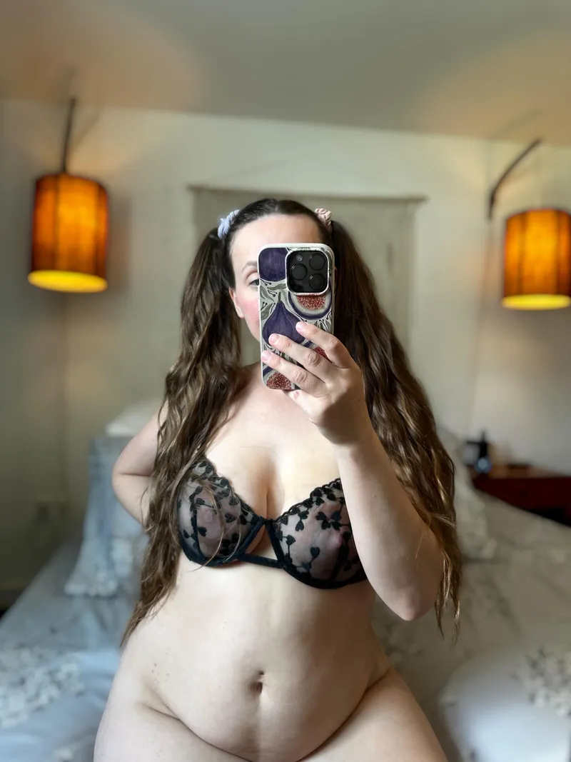 Thumbnail VioletVanDyke Explores Pigtails and More in Milfie Land