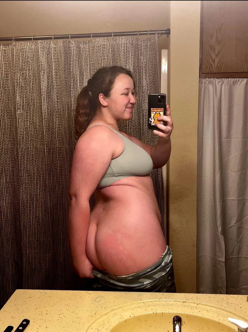 Thumbnail Embracing Body Positivity: Exploring Average Beauty | Charming691