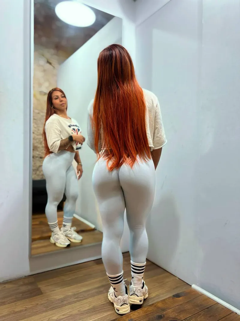 Thumbnail Real-Diver8010: Latina Body Embraced in Perfectly Fit Leggings