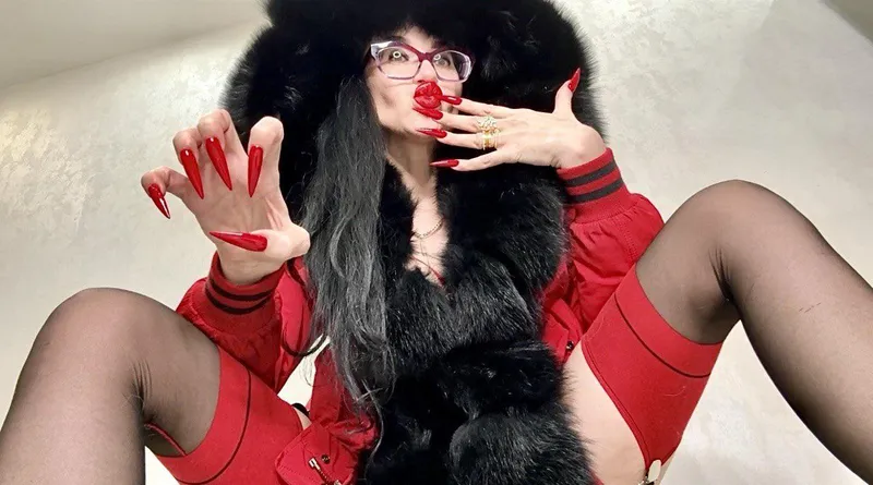 Thumbnail Long Nails and Fur Fashion | Juliadomaina nailFetish