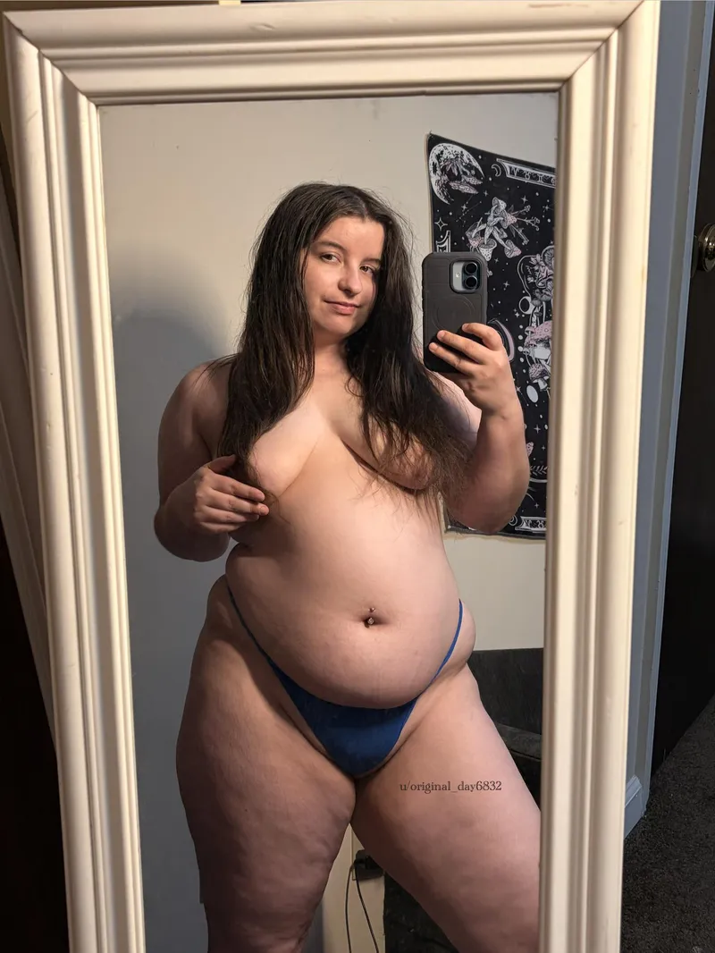 Thumbnail Mirror Posing Love | Dive into Author Original_Day6832 Portfolio