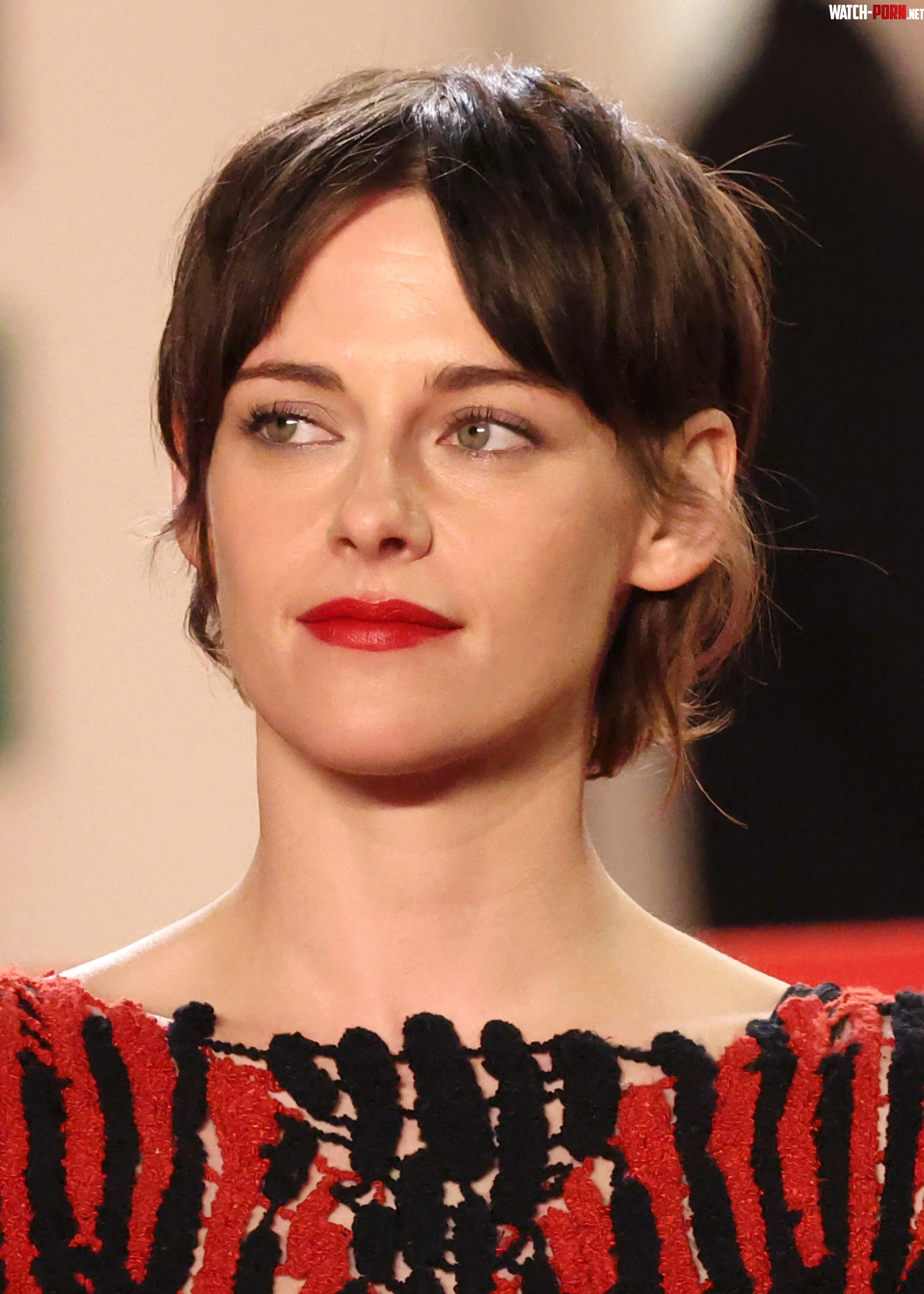 Kristen Stewart by Elegant_Guarantee_60