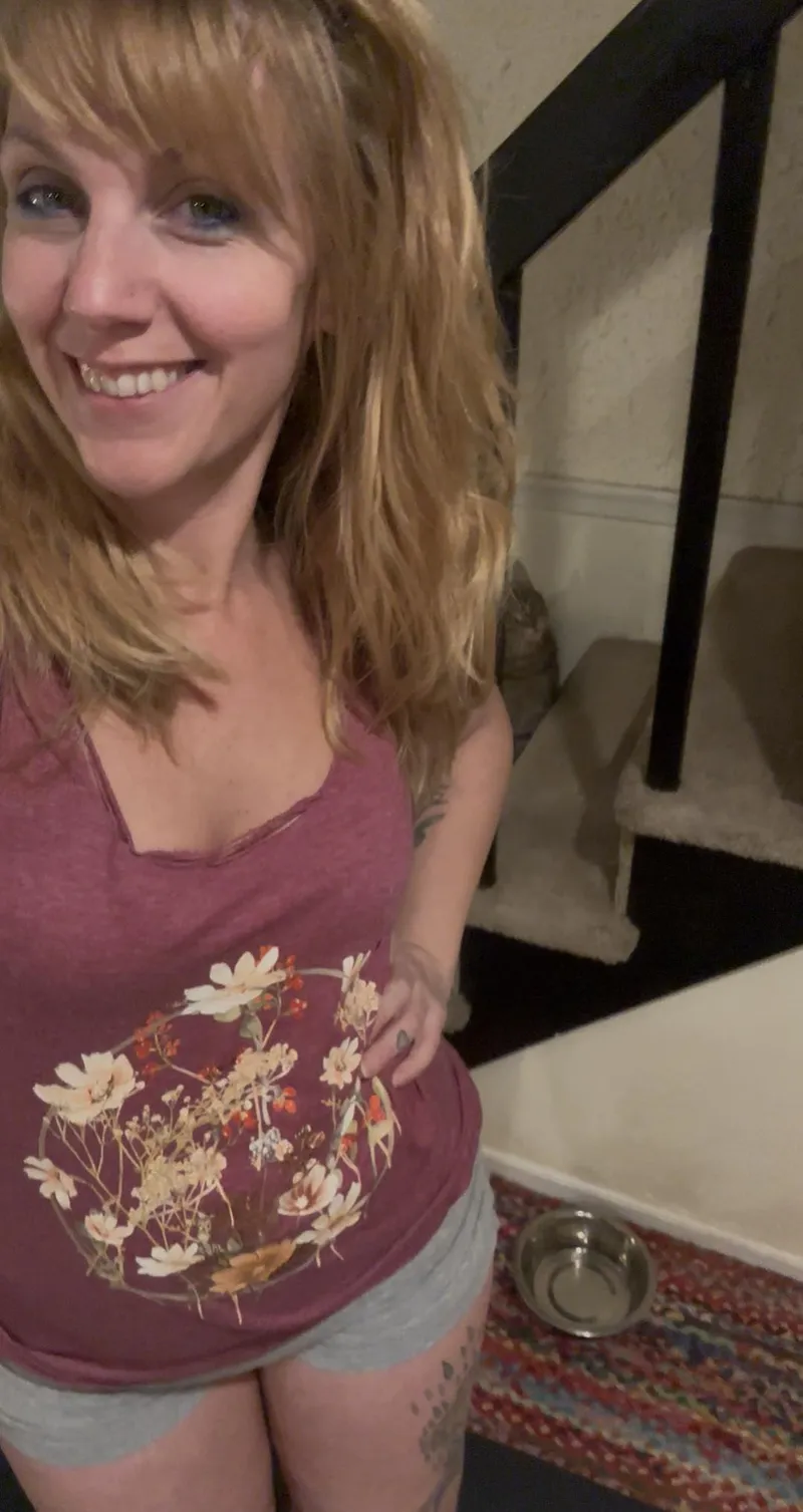 Thumbnail MILF with Cat: NoraVines' Cute Tale - Milfie Charm